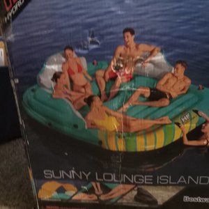 Sunny lounge island
